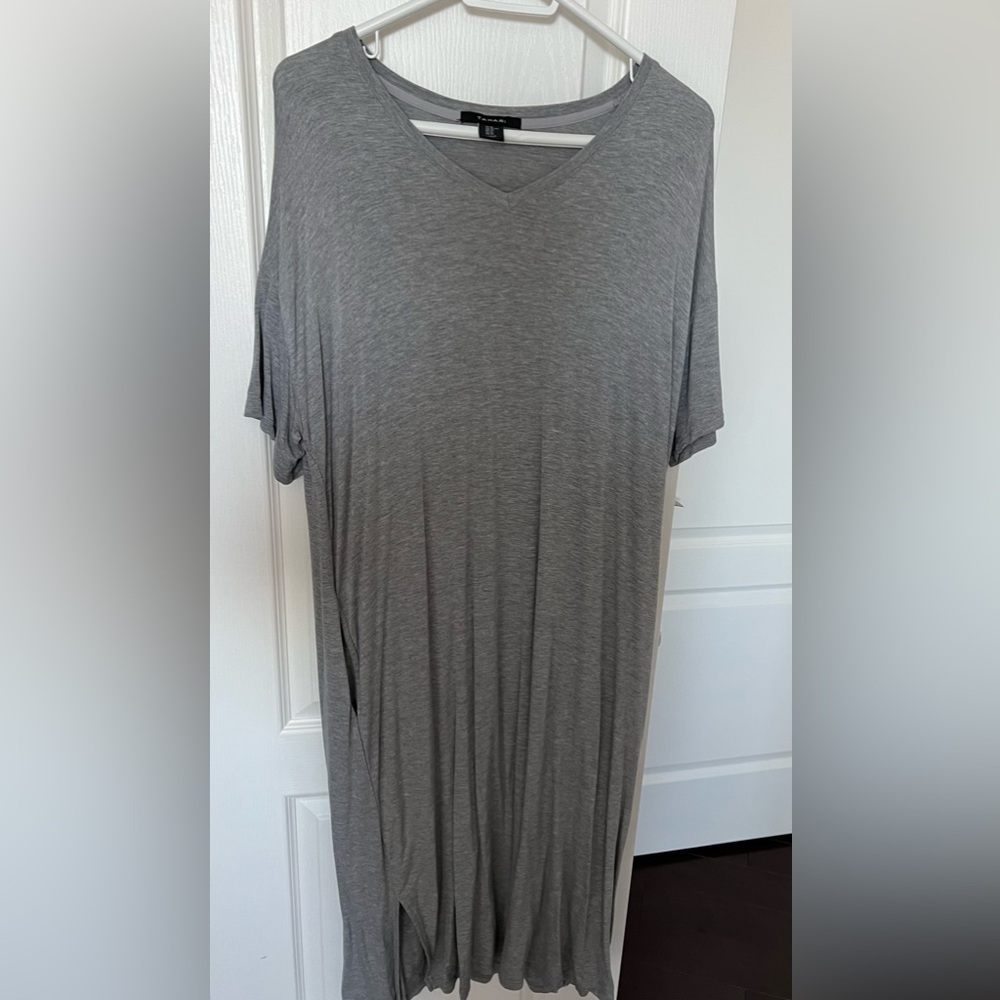 TAHARI women’s dress long comfortable easy dress. Super soft. Casual wear.